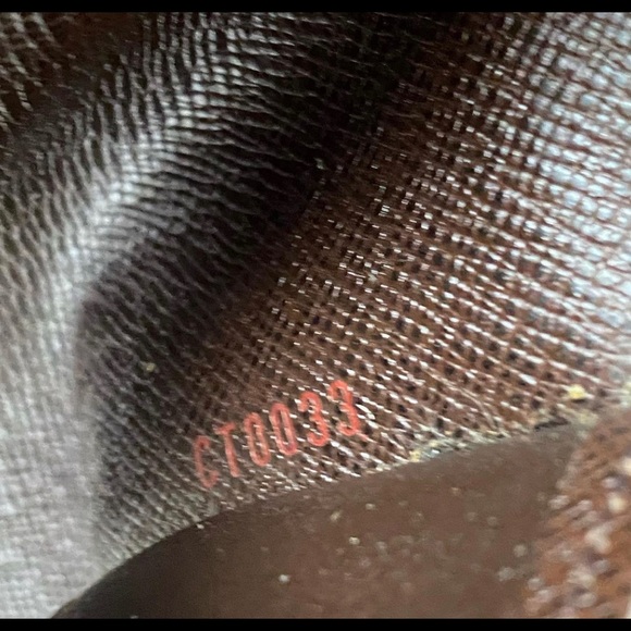 Louis Vuitton 6-Key Holder - Picture 10 of 11